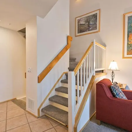 Chimney Ridge Sunflower Townhome: Walk To Lift, Private Hot Tub-3