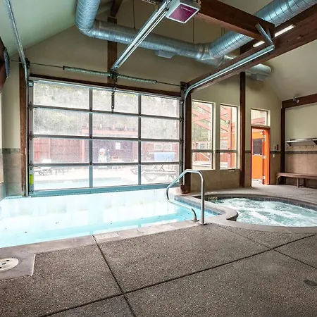 Chimney Ridge Sunflower Townhome: Walk To Lift, Private Hot Tub-2
